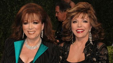 Sisters Joan Collin and Jackie Collins at the Vanity Fair Oscar party in 2009. Pic: AP Photo/Evan Agostini      